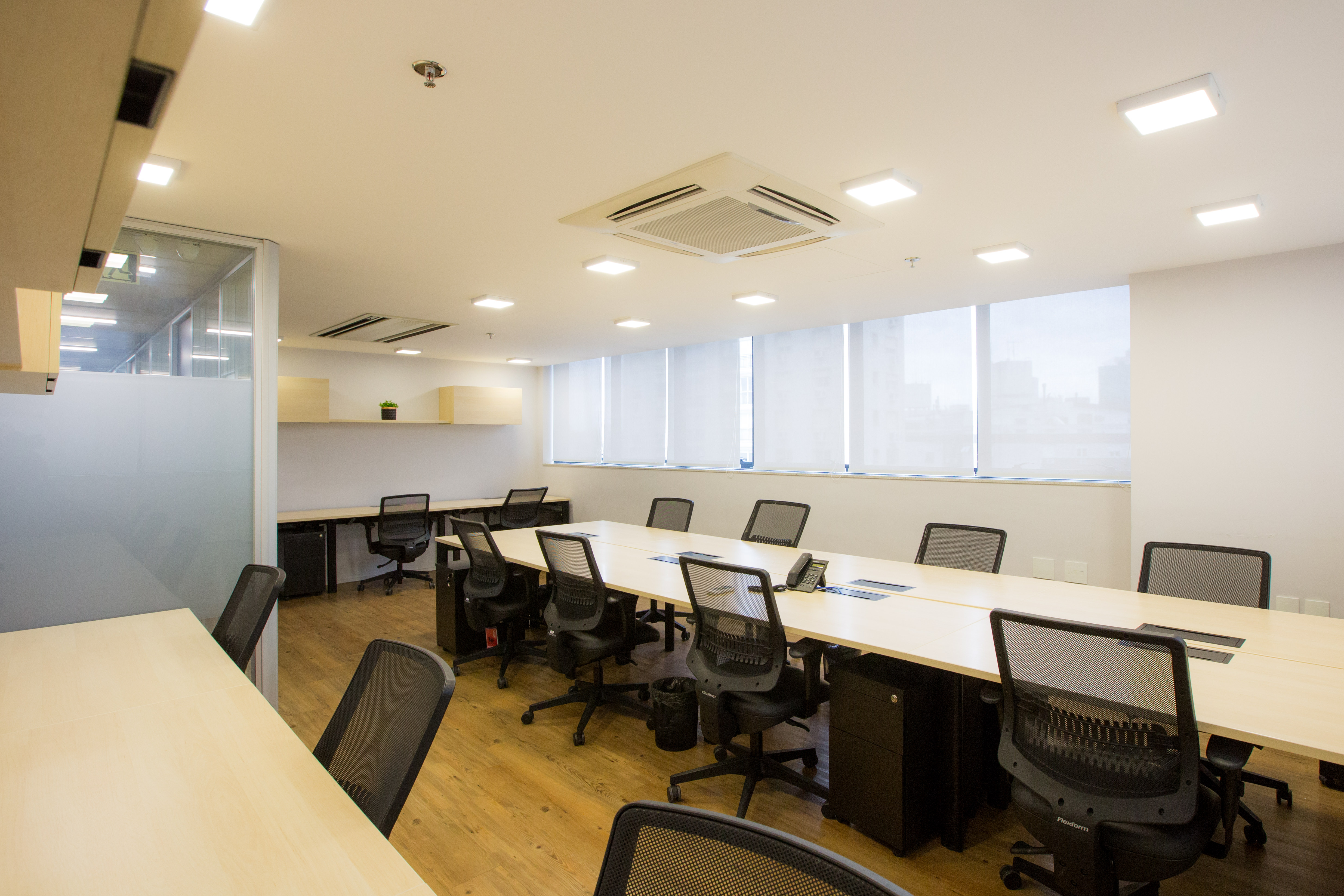Sala de reunião mobiliada em Porto Alegre